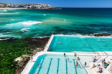 Bondi Beach: Donde la Arena Dorada y las Olas Se Encuentran