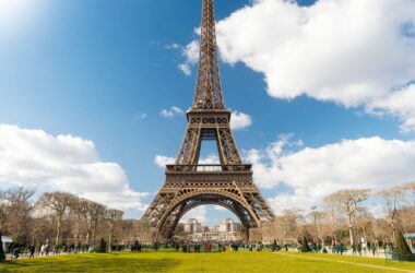 Torre Eiffel: El Sitio Monumental en Paris, Francia