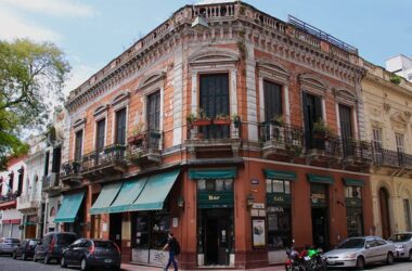 San Telmo: Actividades Turísticas que Despiertan la Esencia de Buenos Aires